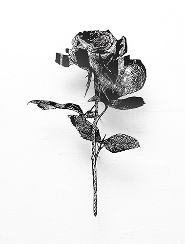 盛田 亜耶　女神の薔薇 2　2023　24.0×15.5㎝（作品サイズ）　切り絵、紙