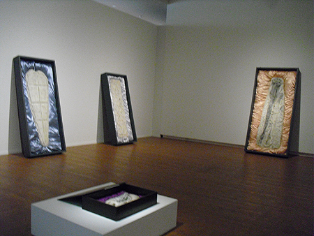 「死なないための葬送」展会場風景2